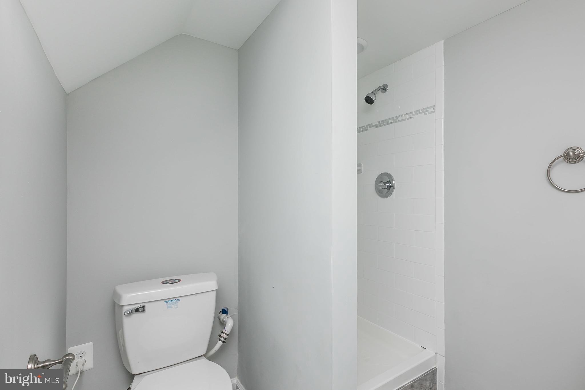 231 Orville Road Baltimore, MD 21221 - Photo 27 of 30 Bath