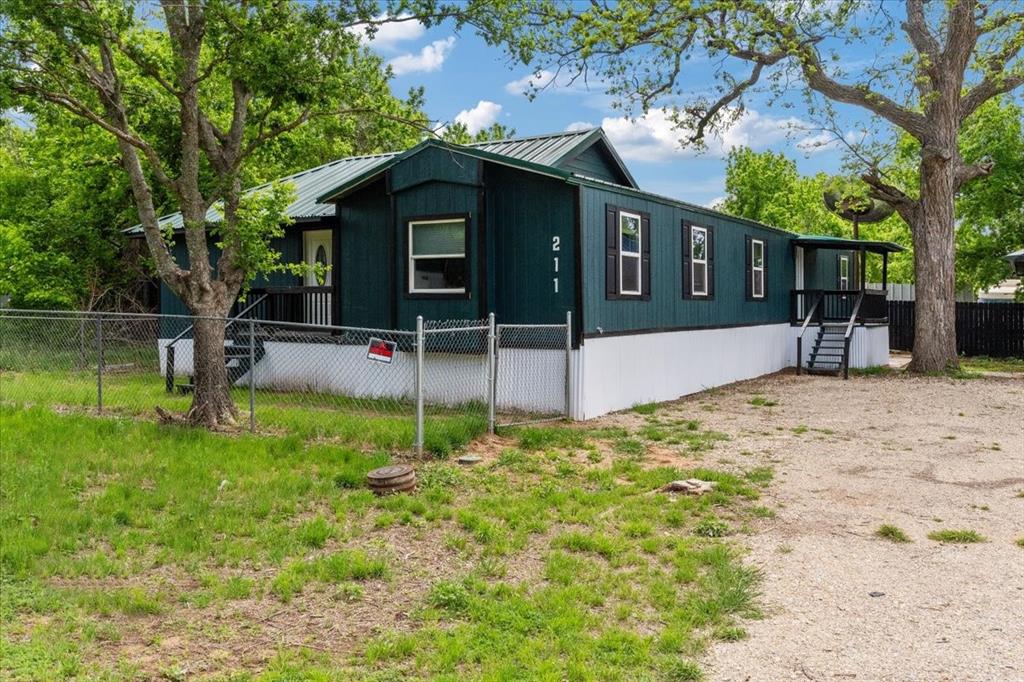 211 Kickapoo Trail Weatherford, TX 76087 - Photo 1 of 34
