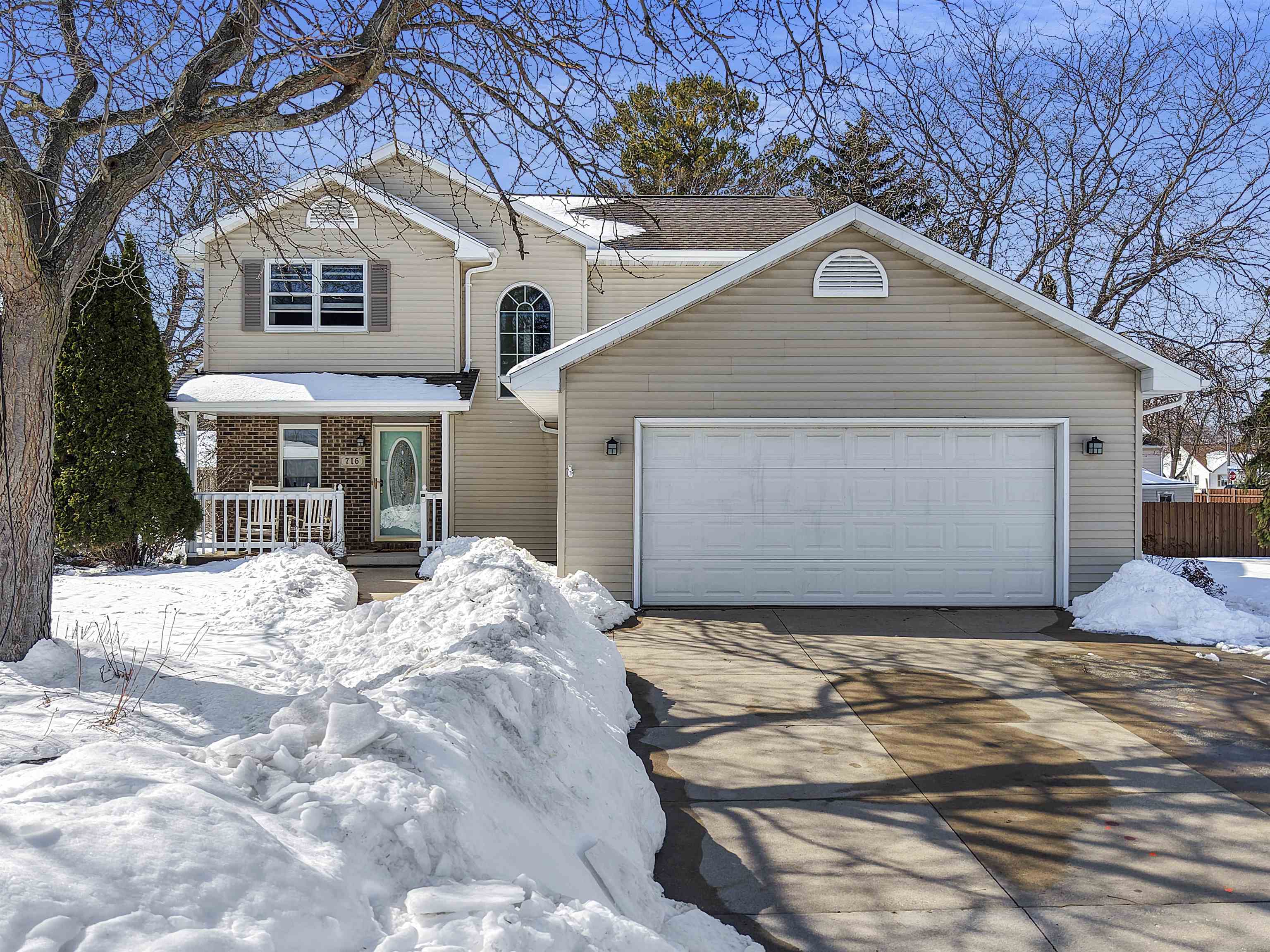 716 Elizabeth Court Menasha, WI 54952 - Photo 1 of 1
