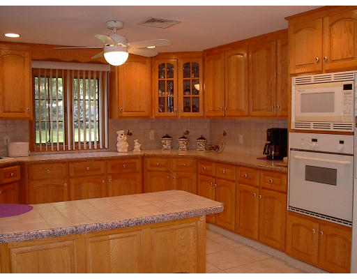 2 Maplewood Road Middleton, MA 01949 - Photo 5 of 12 Gallery Image 5