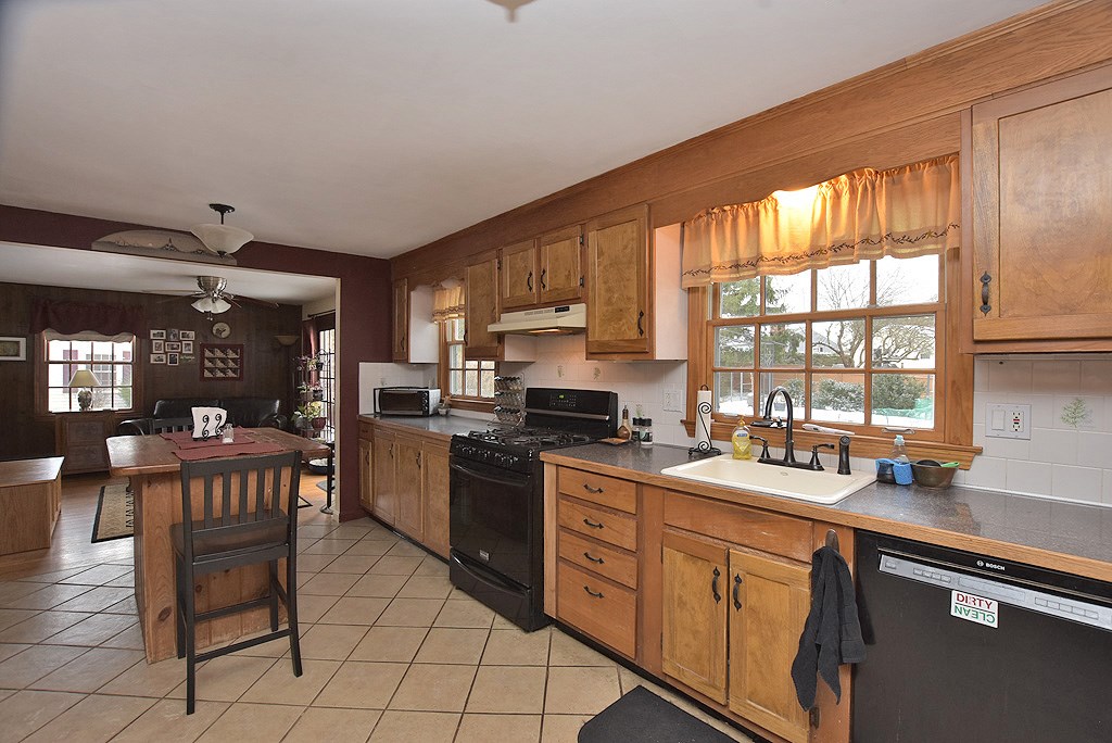 16 Swan Road Smithfield, RI 02917 - Photo 12 of 16