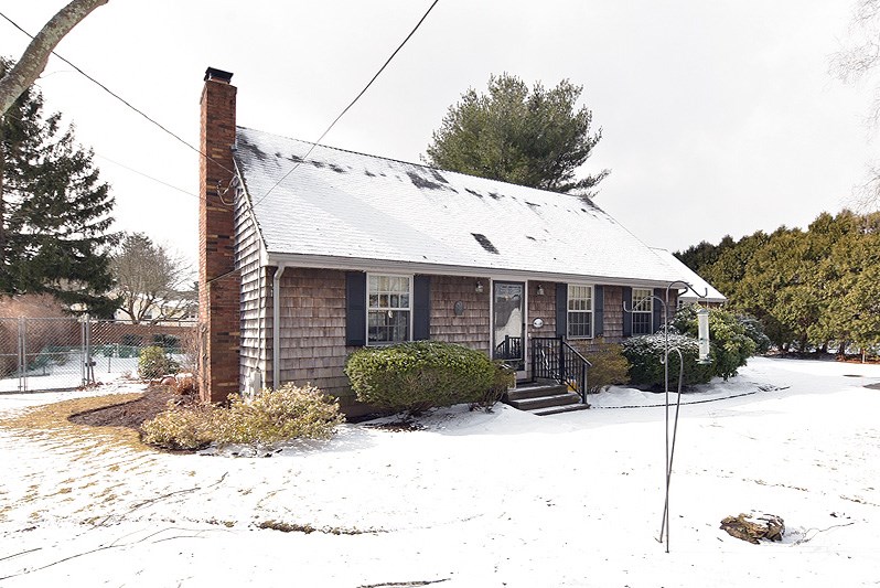 16 Swan Road Smithfield, RI 02917 - Photo 3 of 16