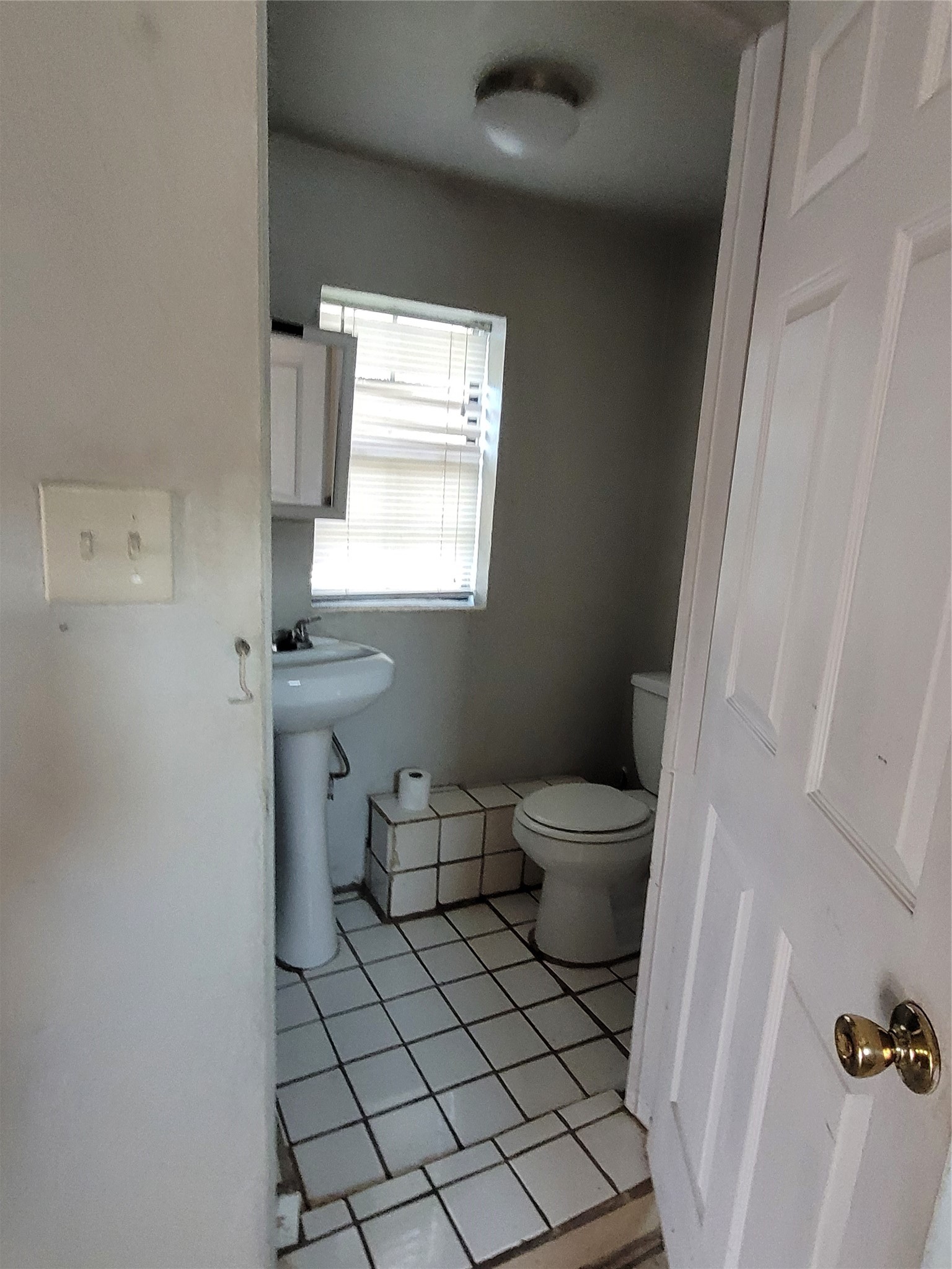 4512 Siegel Street Houston, TX 77009 - Photo 11 of 18 a bathroom with a toilet and a sink