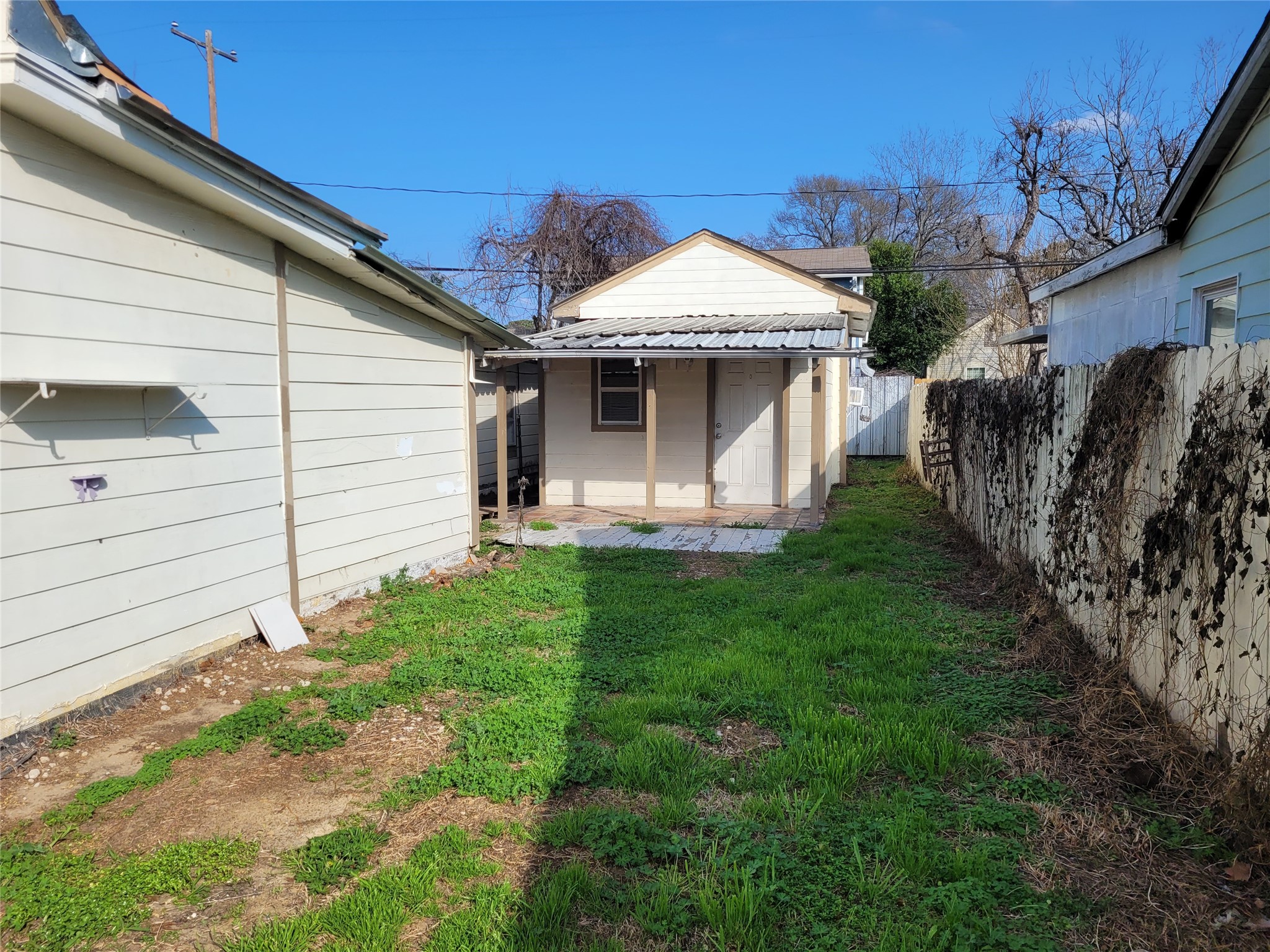 4512 Siegel Street Houston, TX 77009 - Photo 3 of 18 a view of a house with a yard