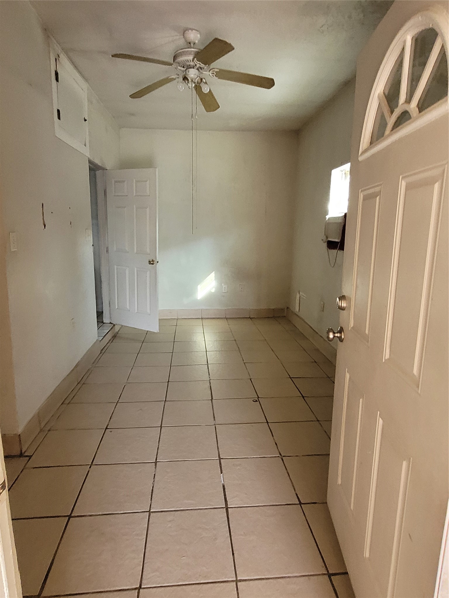 4512 Siegel Street Houston, TX 77009 - Photo 9 of 18 a view of an empty room