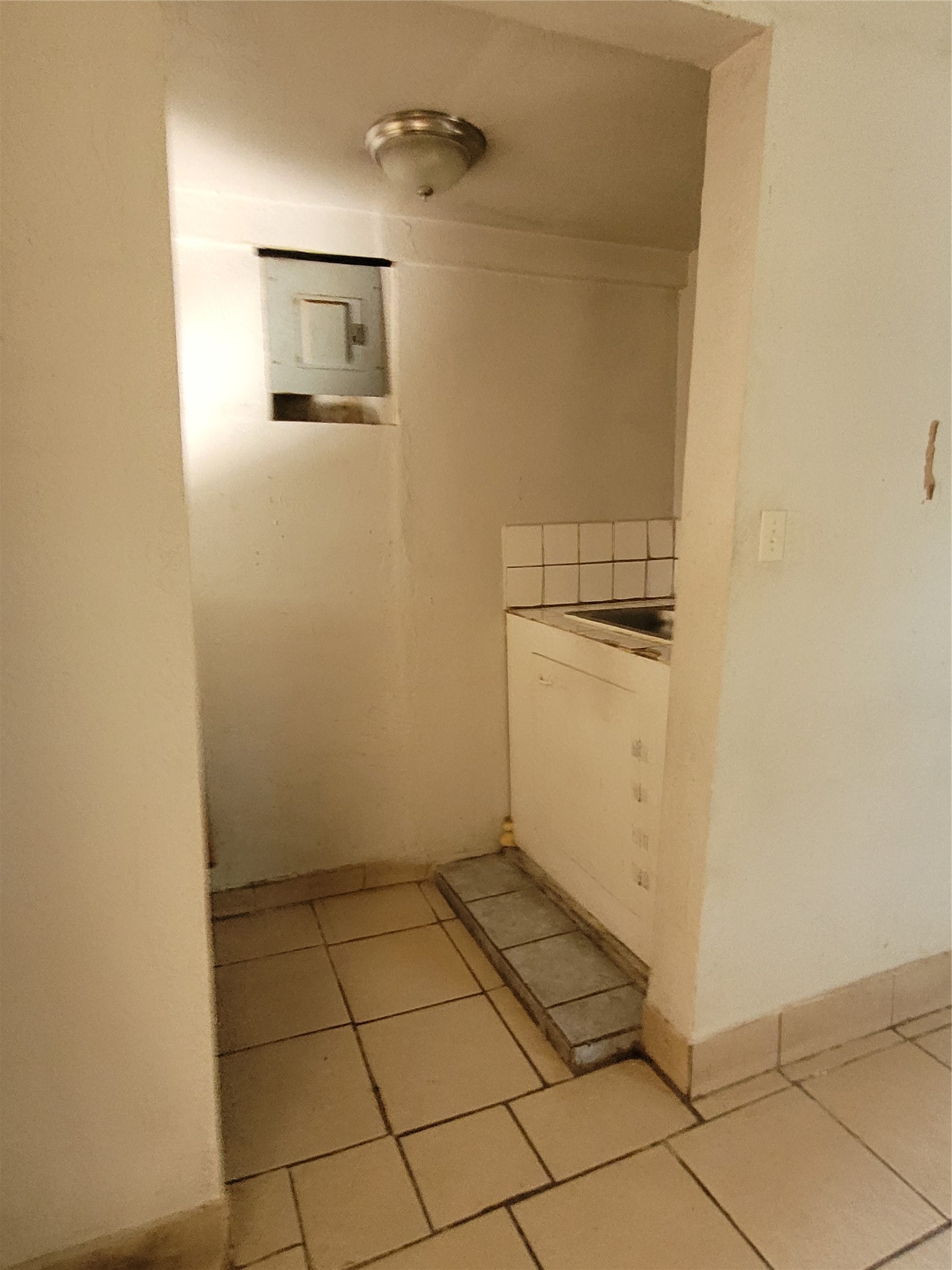 4512 Siegel Street Houston, TX 77009 - Photo 10 of 18 a view of a storage & utility room