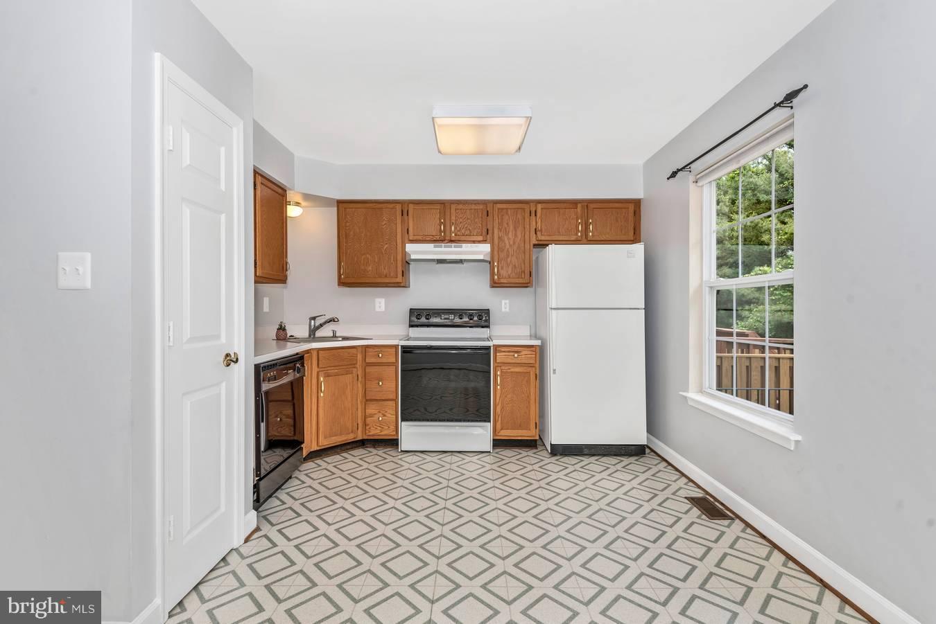 9249 Ridgefield Circle Frederick, MD 21701 - Photo 11 of 30 Kitchen