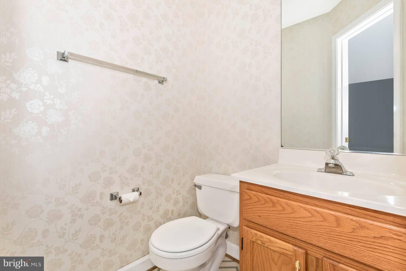 9249 Ridgefield Circle Frederick, MD 21701 - Photo 4 of 30 1/2 Bath