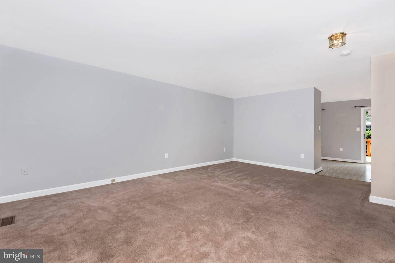 9249 Ridgefield Circle Frederick, MD 21701 - Photo 5 of 30 Living Room