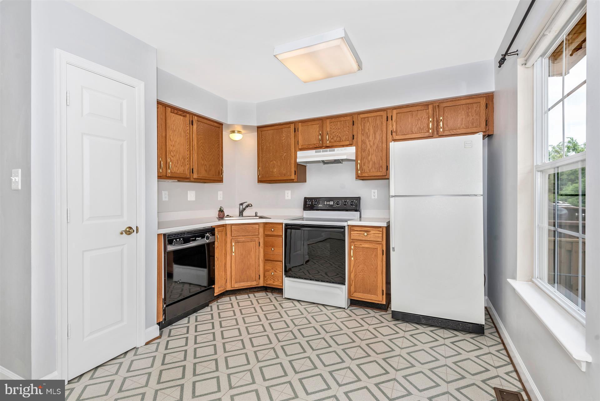 9249 Ridgefield Circle Frederick, MD 21701 - Photo 9 of 30 Kitchen