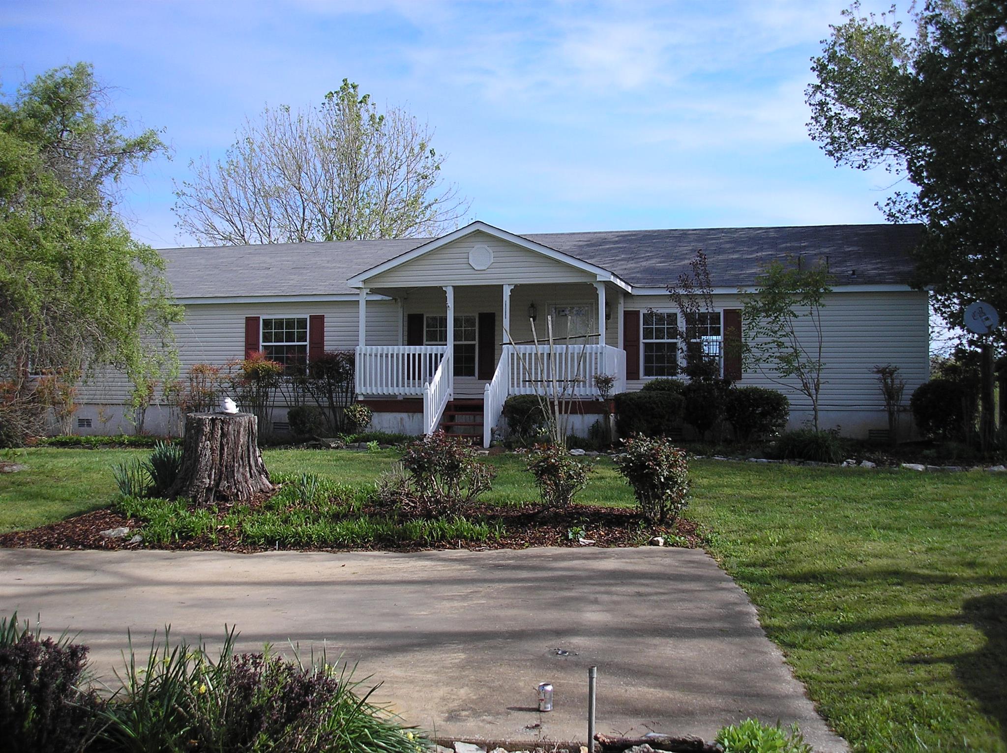 2246 Fall River Road Leoma, TN 38468 - Photo 2 of 22