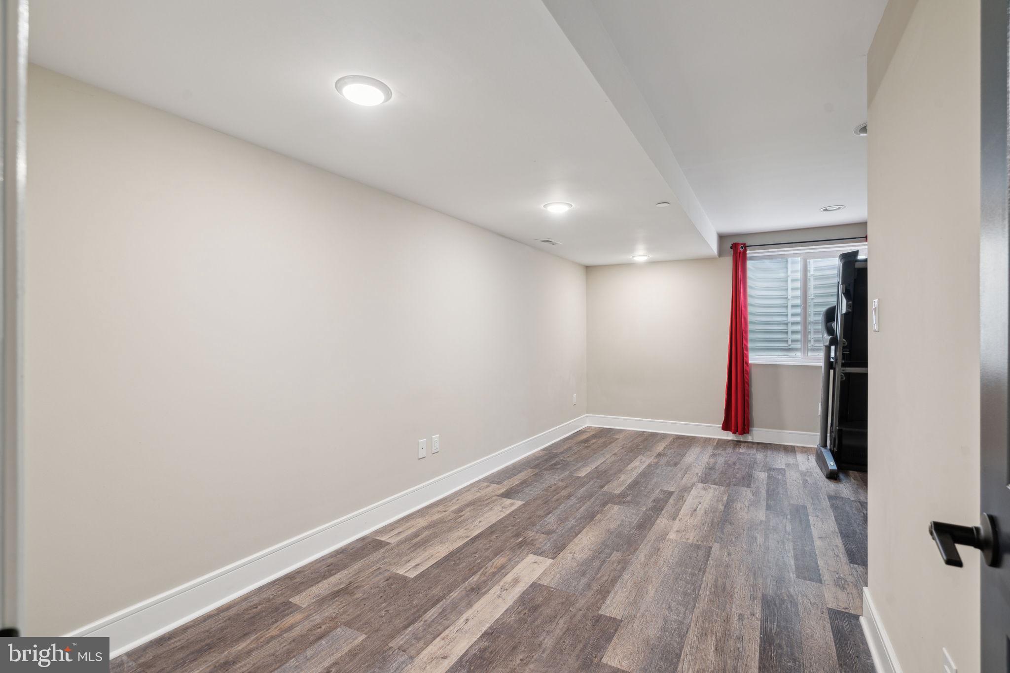 518 Mercy Street Philadelphia, PA 19148 - Photo 47 of 50 Versatile space with natural light.