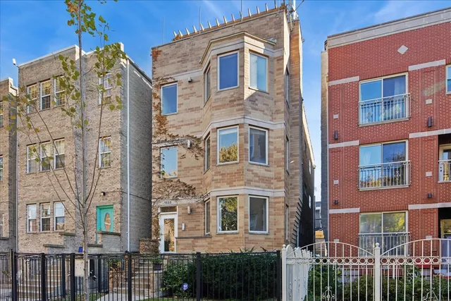 $539,000 | 1533 North Campbell Avenue, Unit 3, Chicago, IL 60622