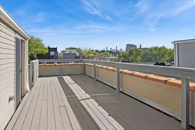 $539,000 | 1533 North Campbell Avenue, Unit 3, Chicago, IL 60622