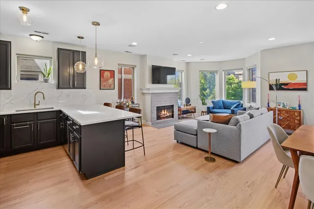 $539,000 | 1533 North Campbell Avenue, Unit 3, Chicago, IL 60622