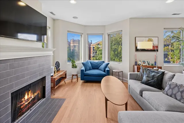 $539,000 | 1533 North Campbell Avenue, Unit 3, Chicago, IL 60622