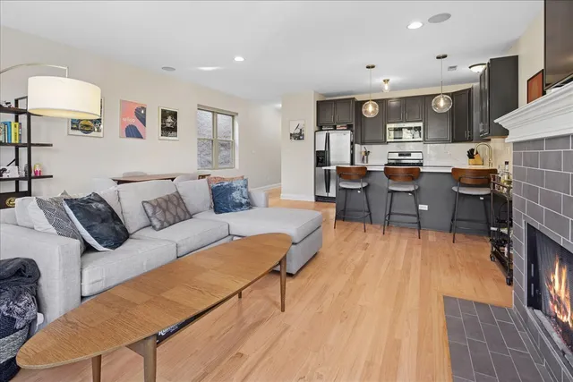 $539,000 | 1533 North Campbell Avenue, Unit 3, Chicago, IL 60622