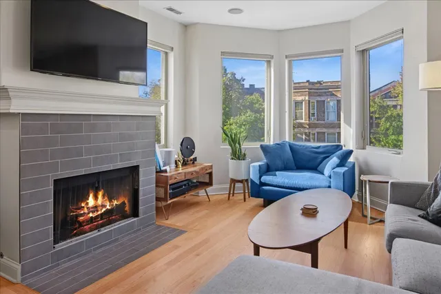 $539,000 | 1533 North Campbell Avenue, Unit 3, Chicago, IL 60622