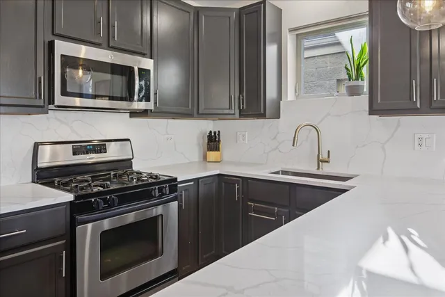 $539,000 | 1533 North Campbell Avenue, Unit 3, Chicago, IL 60622