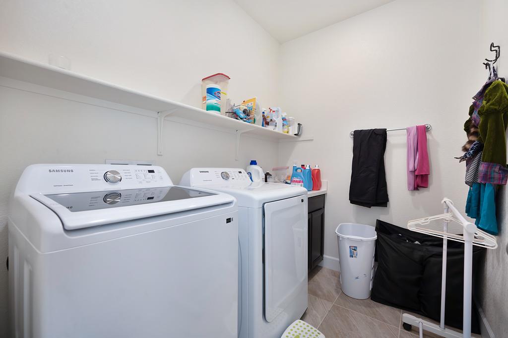 1004 Lavender Street Manteca, CA 95337 - Photo 24 of 35 a utility room with dryer and washer