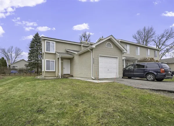 $1,820 | 2245 South Commerce Road, Walled Lake, MI 48390