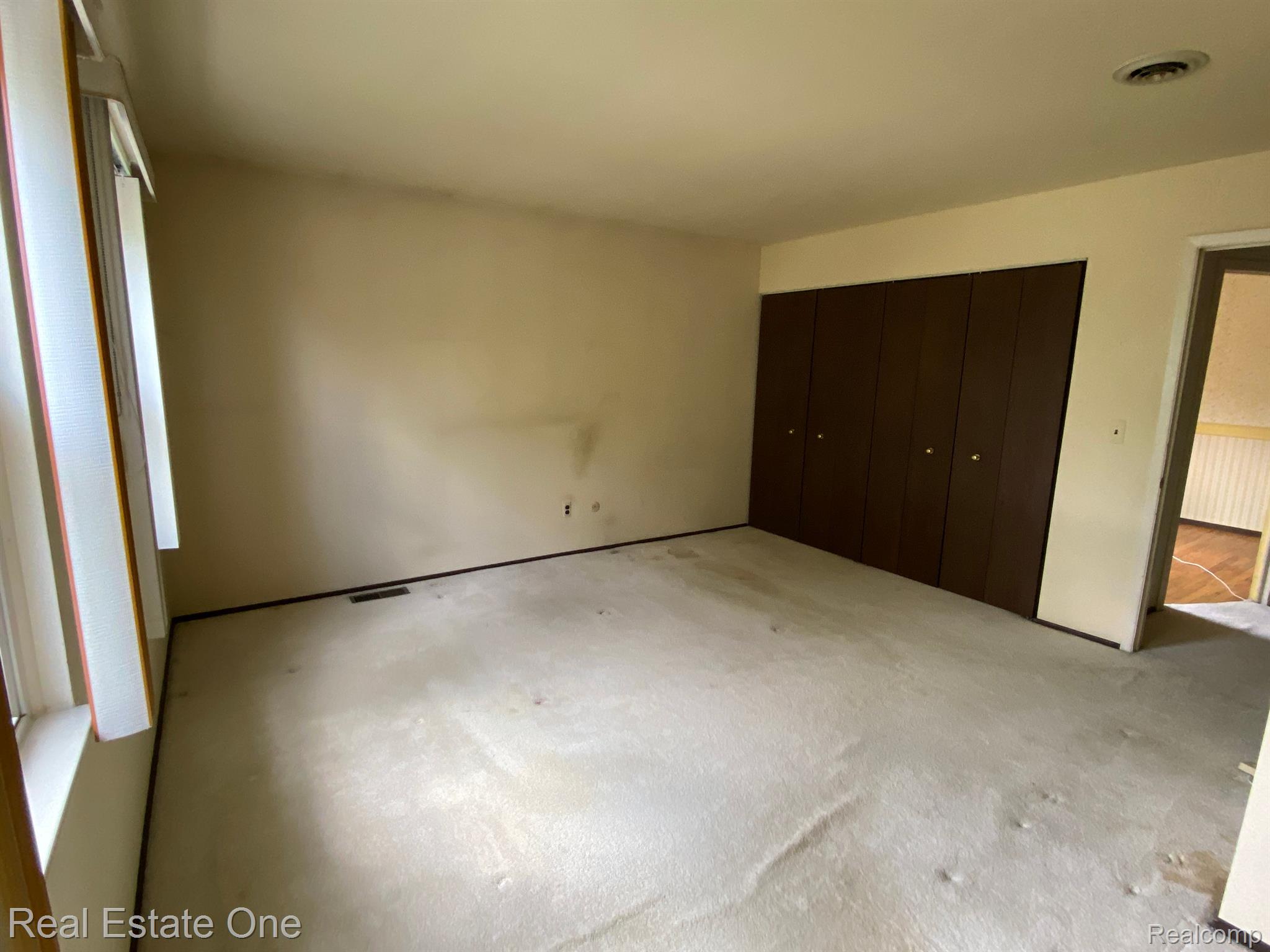 24301 Kings Pointe Novi, MI 48375 - Photo 16 of 31 Primary bdrm