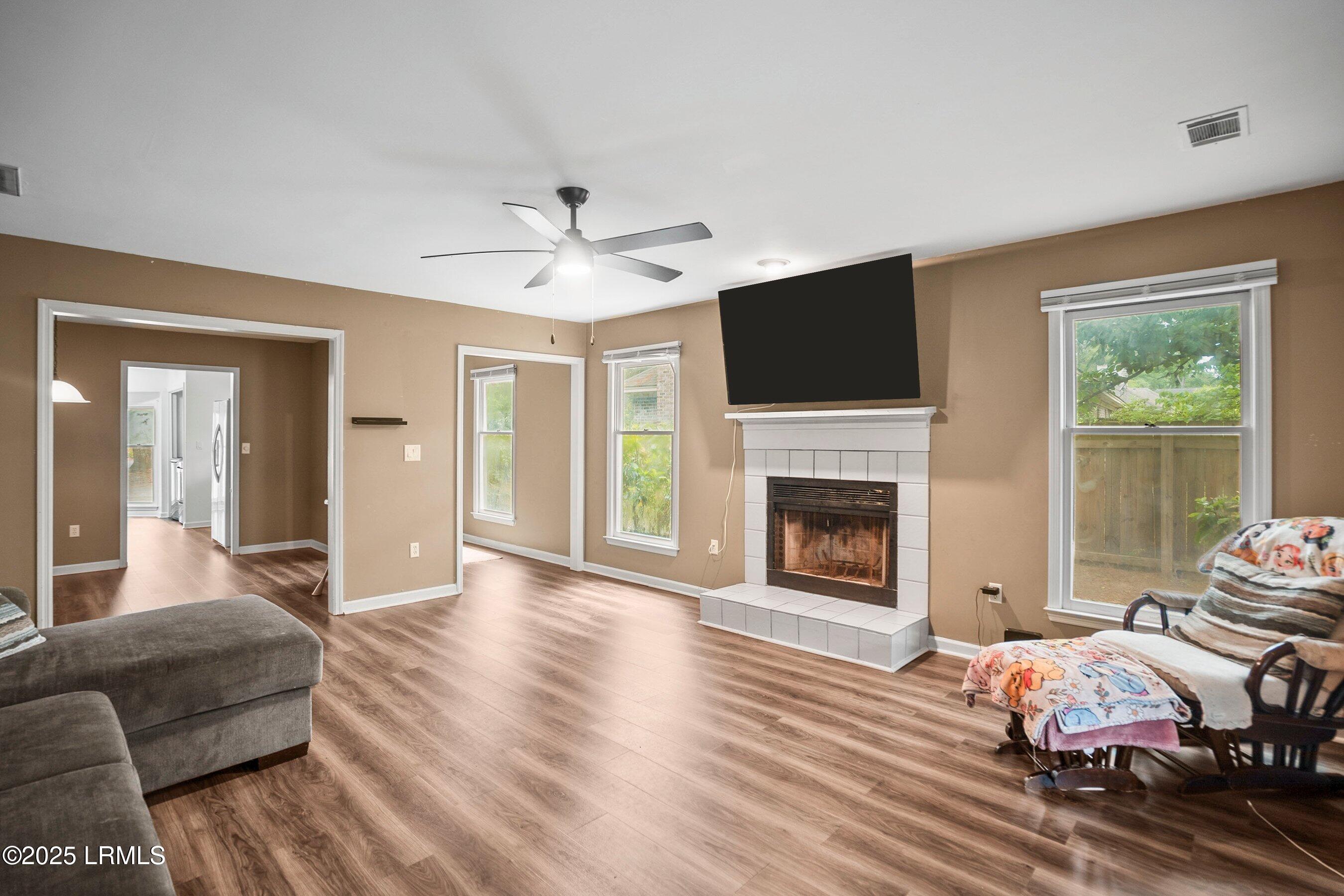 2605 Joshua Circle Beaufort, SC 29902 - Photo 2 of 43 DSC05969-25.jpg-SMALL