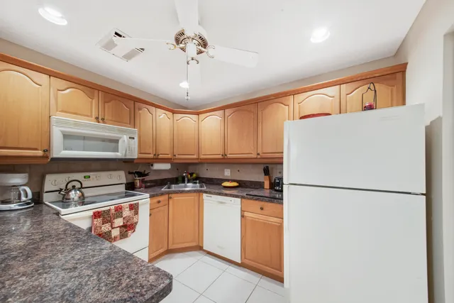 $1,625 | 417 Pine Glen Lane, Unit D2, Greenacres, FL 33463