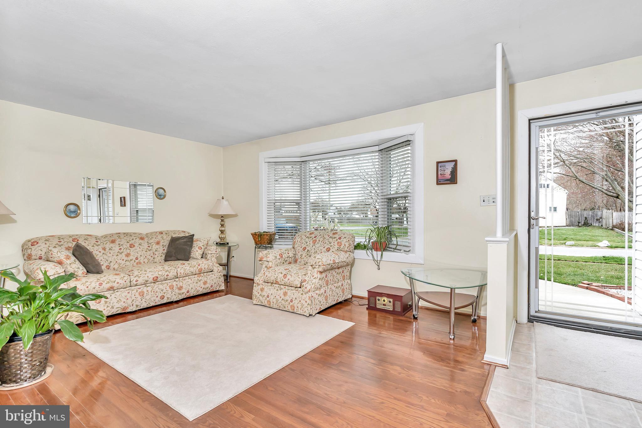 32 Matthews Road Newark, DE 19713 - Photo 3 of 32 Living Room
