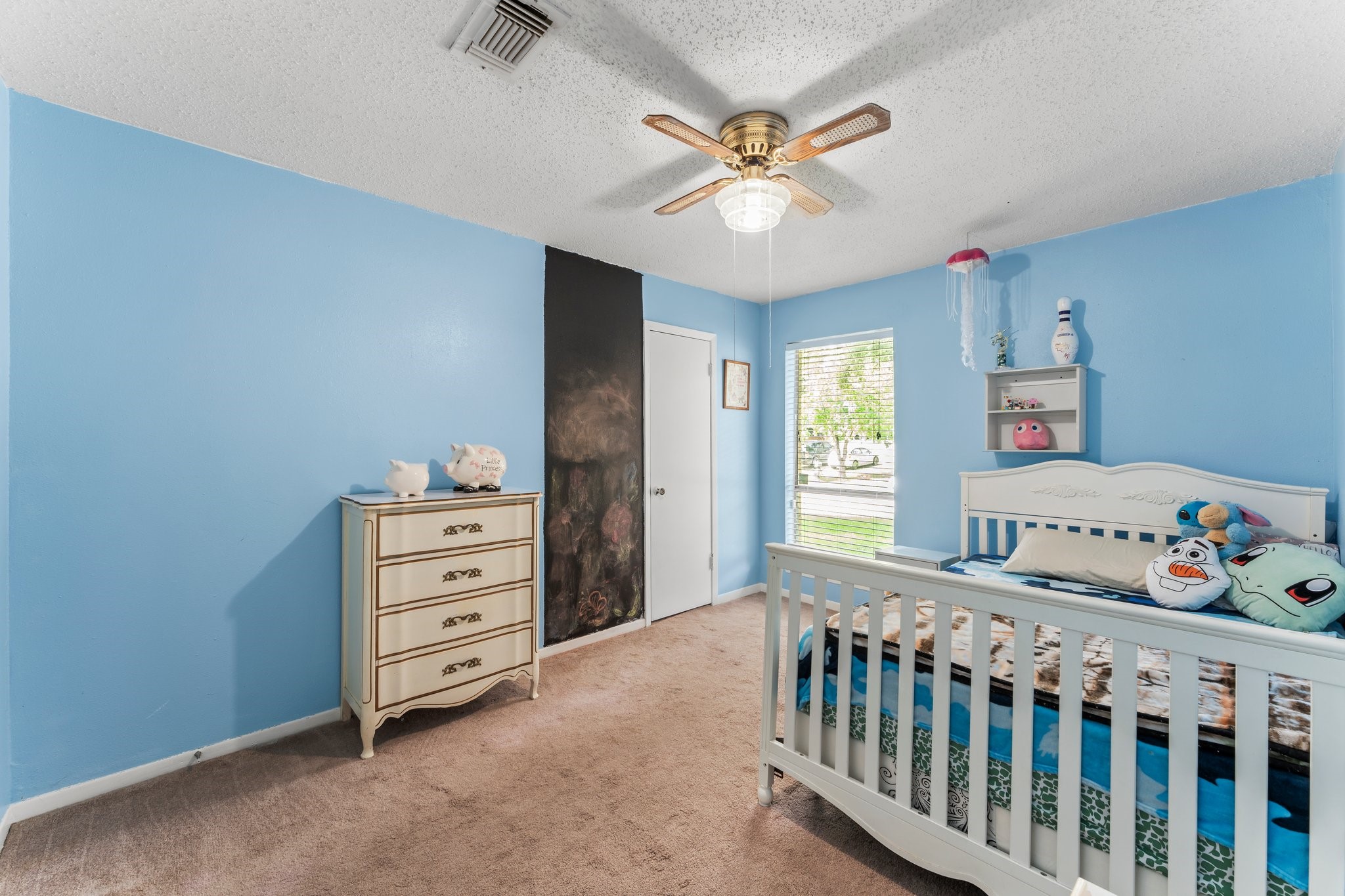 6103 Sunnygate Drive Spring, TX 77373 - Photo 15 of 25 a bedroom with a bed and a chandelier