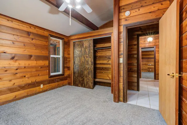 a view of room with empty area