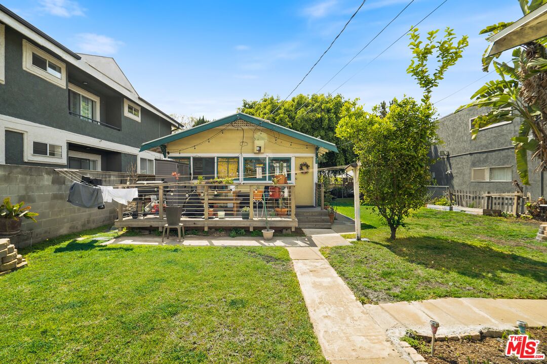 1747 9th Street Santa Monica, CA 90404 - Photo 11 of 24 a view of a house with a yard porch and sitting area