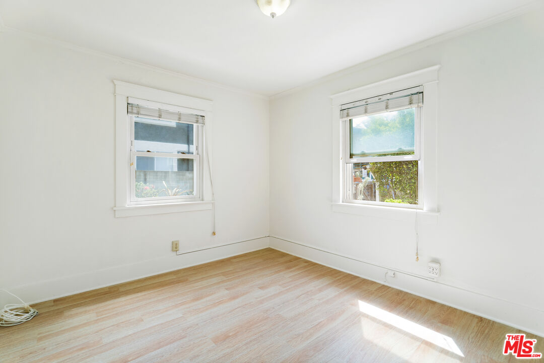 1747 9th Street Santa Monica, CA 90404 - Photo 17 of 24 an empty room with a window