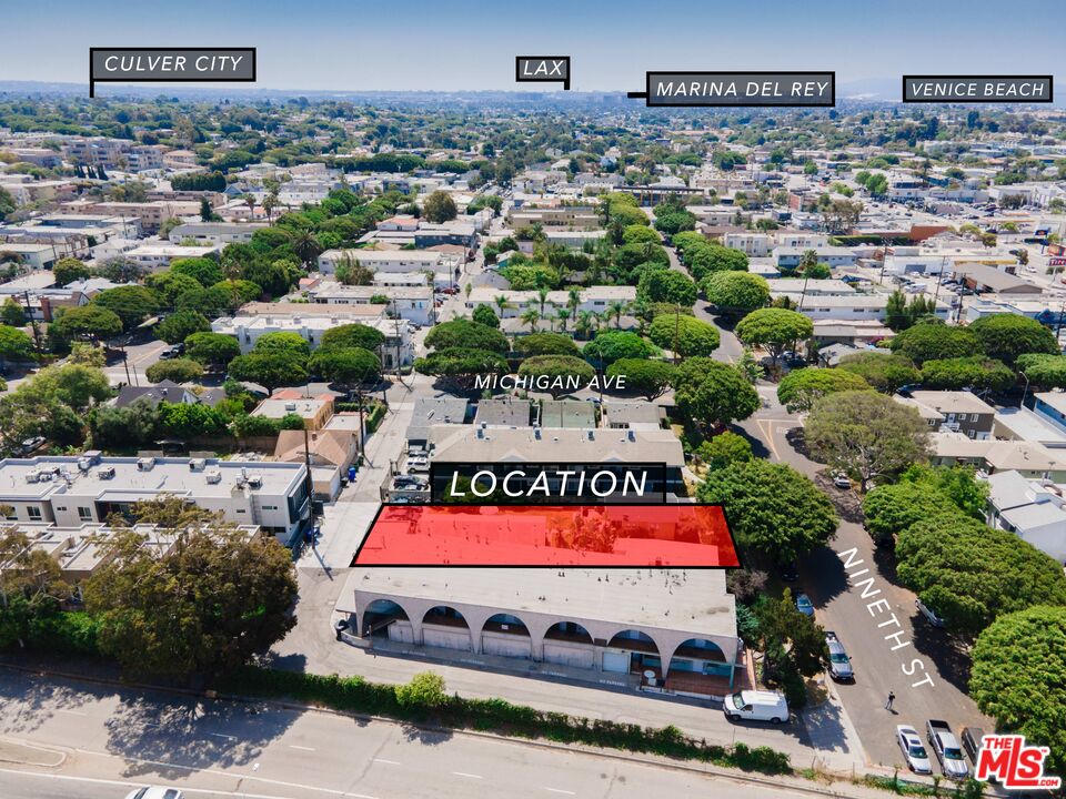 1747 9th Street Santa Monica, CA 90404 - Photo 2 of 24 a sign that is on the side of the road