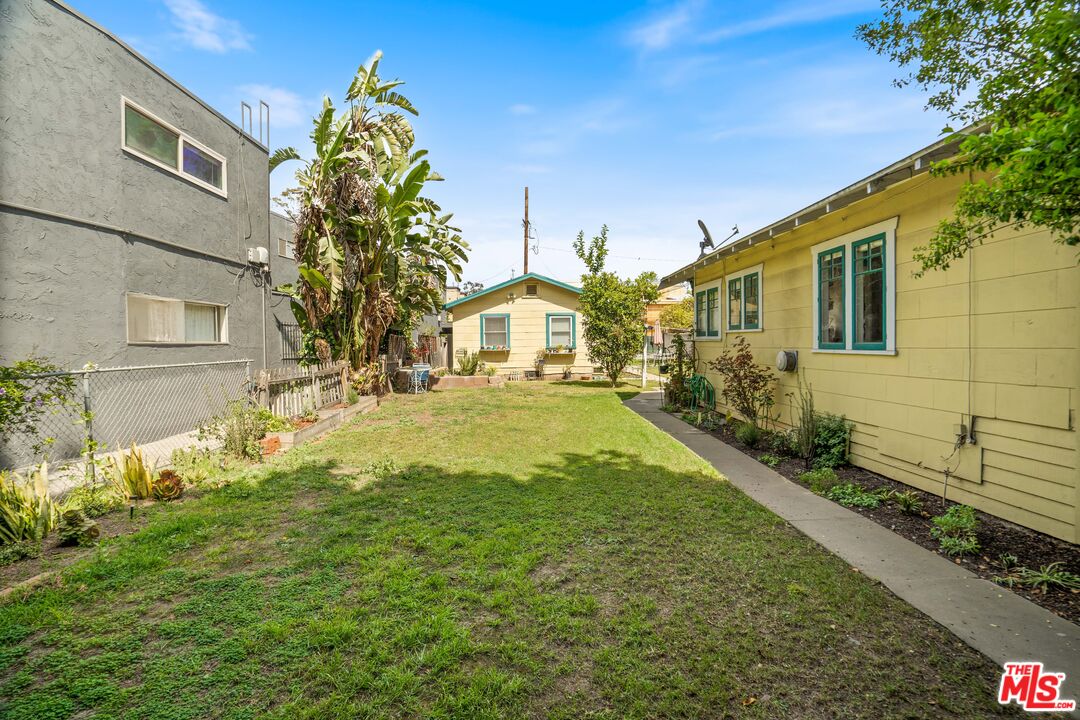1747 9th Street Santa Monica, CA 90404 - Photo 9 of 24 a view of a house with a yard