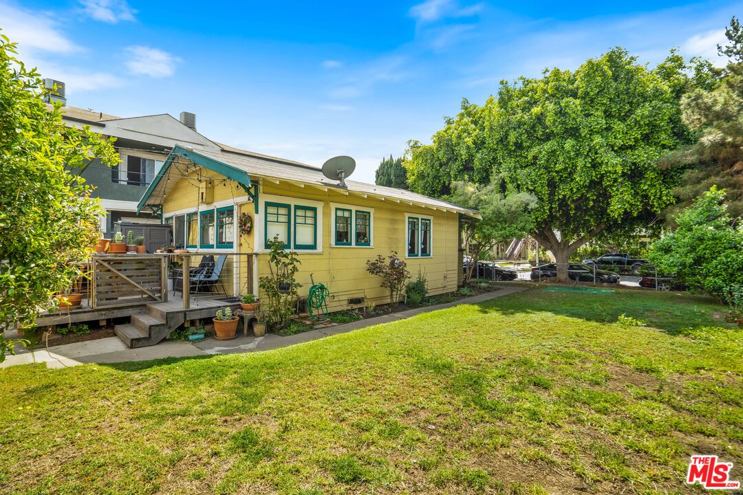 1747 9th Street Santa Monica, CA 90404 - Photo 10 of 24 a view of a house with swimming pool and sitting area