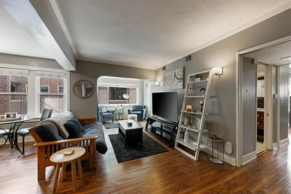 $185,000 | 700 West 48th Street, Unit 206, Kansas City, MO 64112