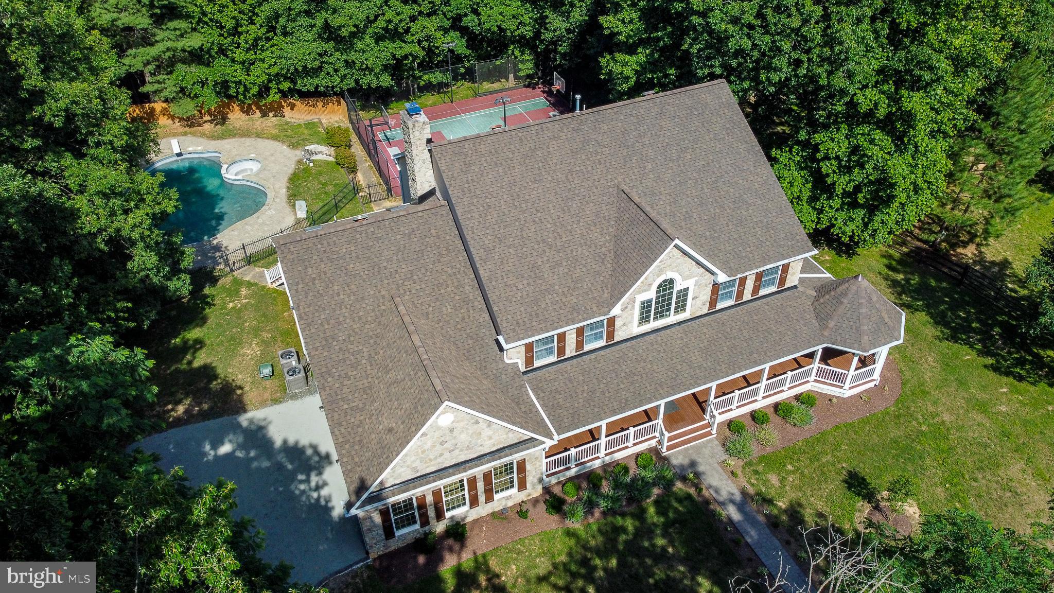 813 Blacks Hill Road Great Falls, VA 22066 - Photo 9 of 92
