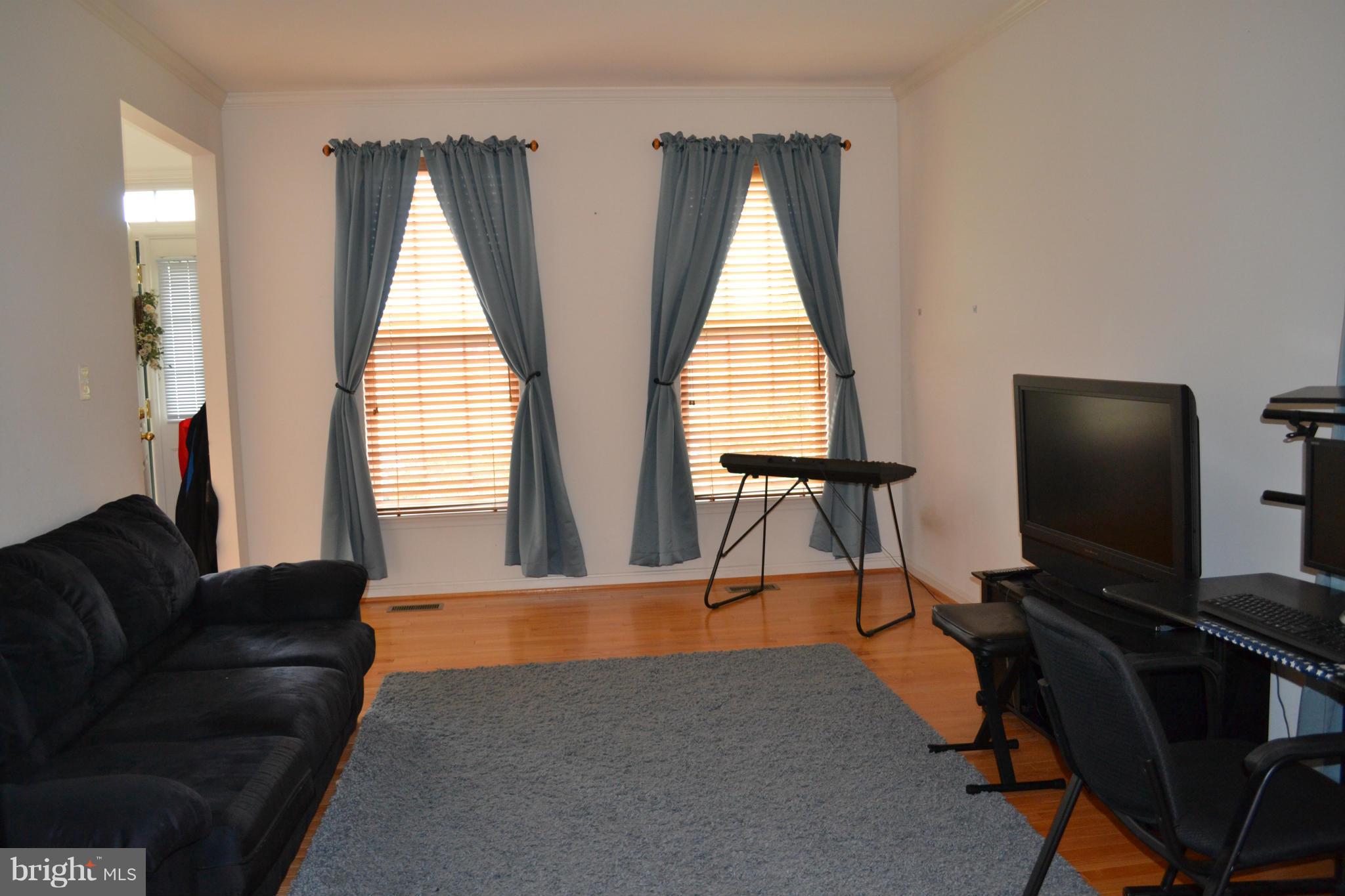 2801 Decatur Drive Adamstown, MD 21710 - Photo 13 of 30 Living Room