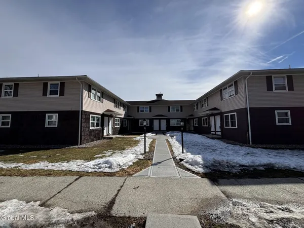 $1,700 | 22 Church Street, Unit 8, Schuylerville, NY 12871