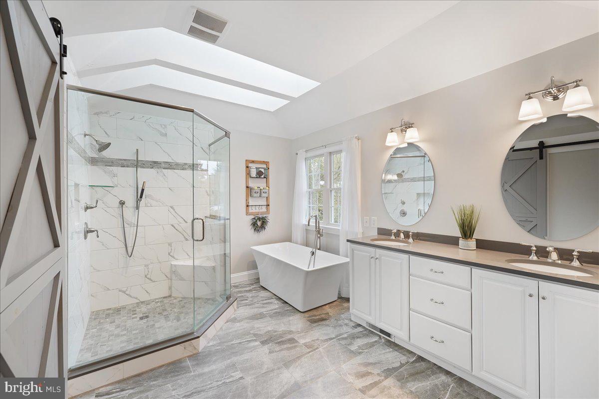 2786 Flowing Springs Road Spring City, PA 19475 - Photo 24 of 62 Owner's Bathroom