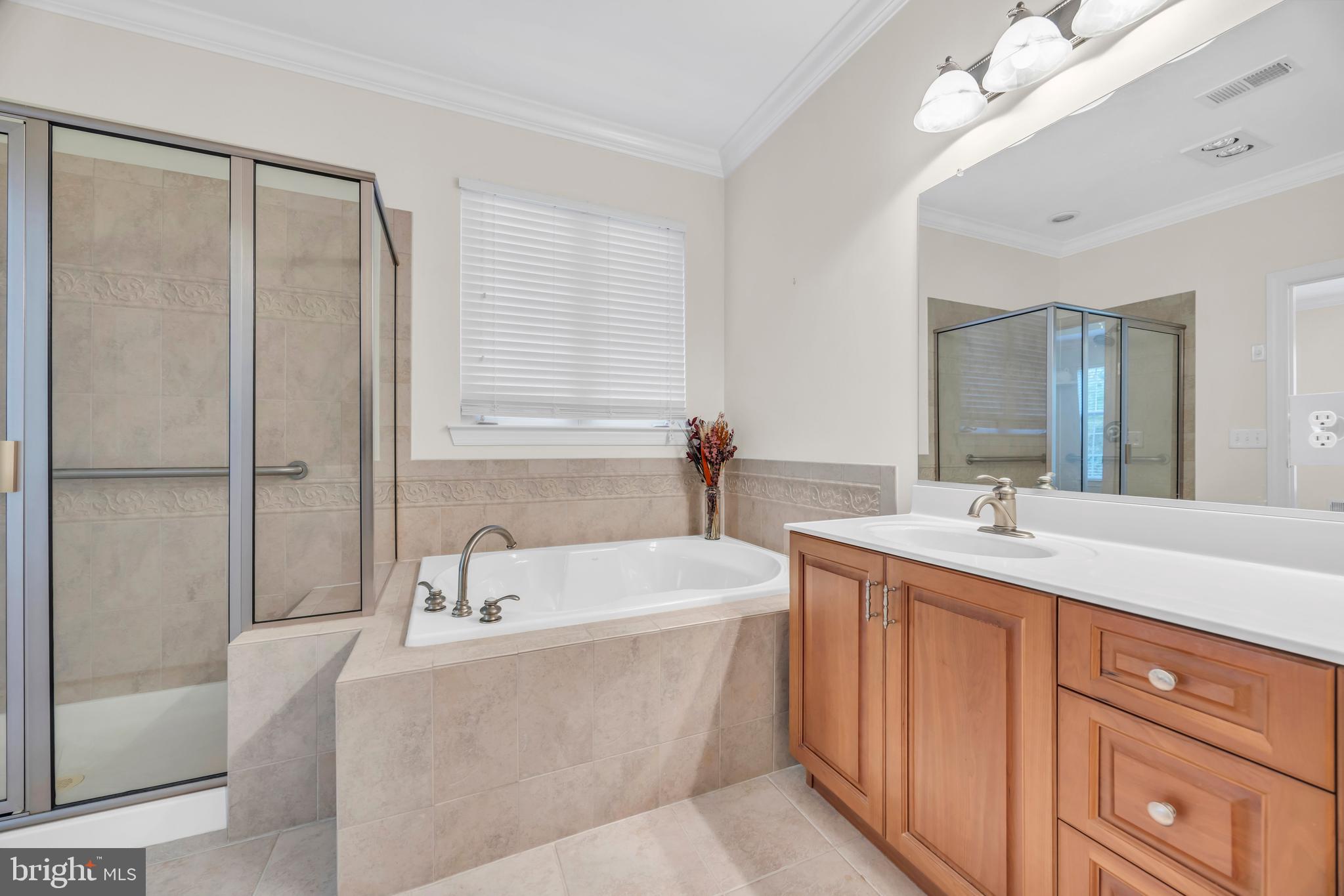 8 Barbados Court Hamilton, NJ 08691 - Photo 20 of 31 a bathroom with a tub sink and mirror