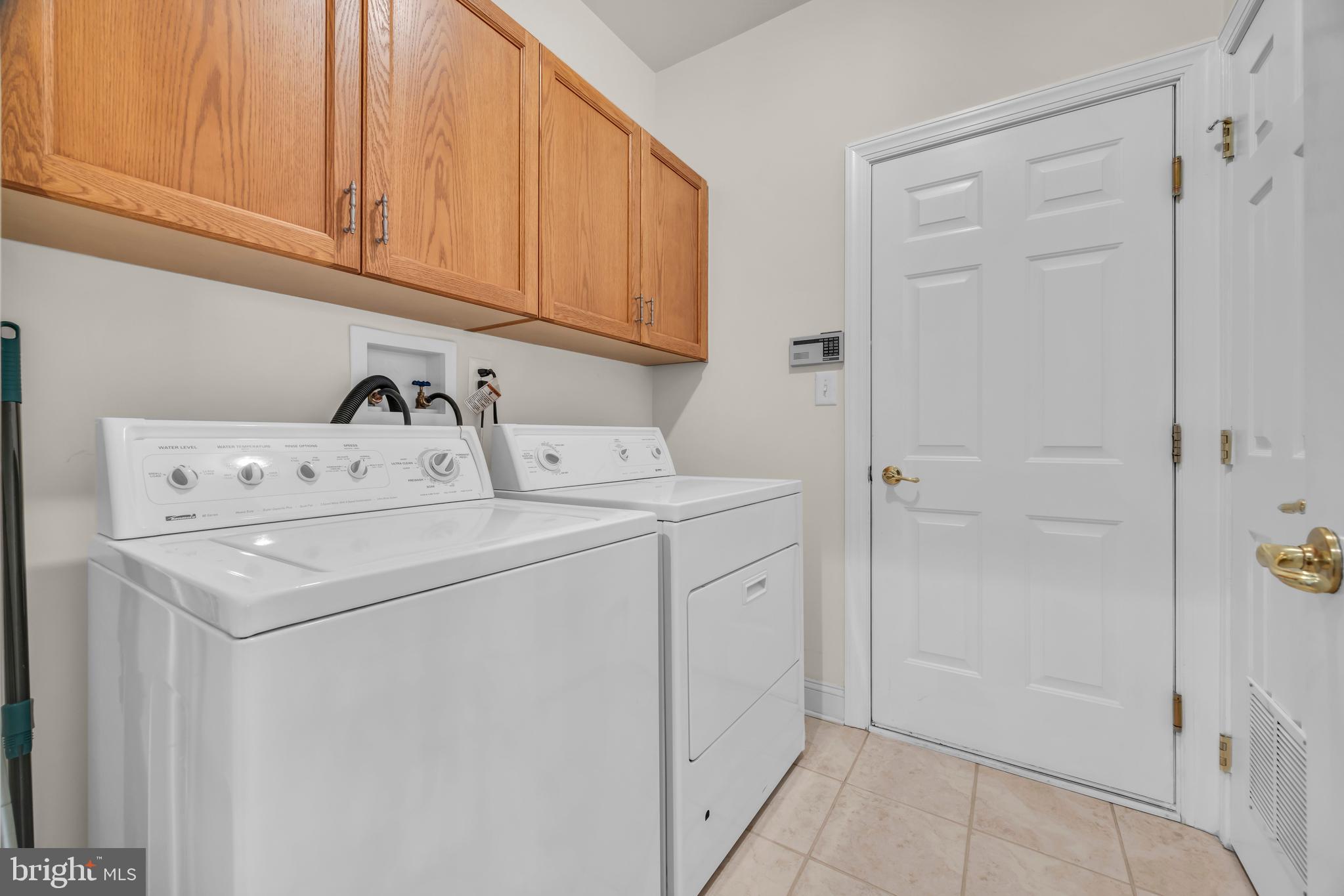 8 Barbados Court Hamilton, NJ 08691 - Photo 26 of 31 a utility room with dryer and washer