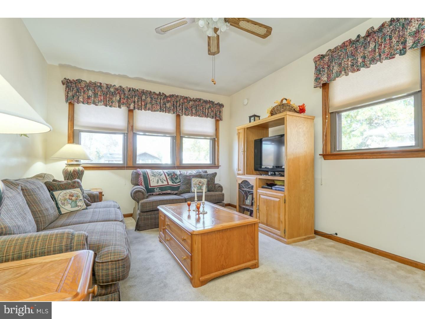 31 Laurel Road Clementon, NJ 08021 - Photo 13 of 25 Family Room