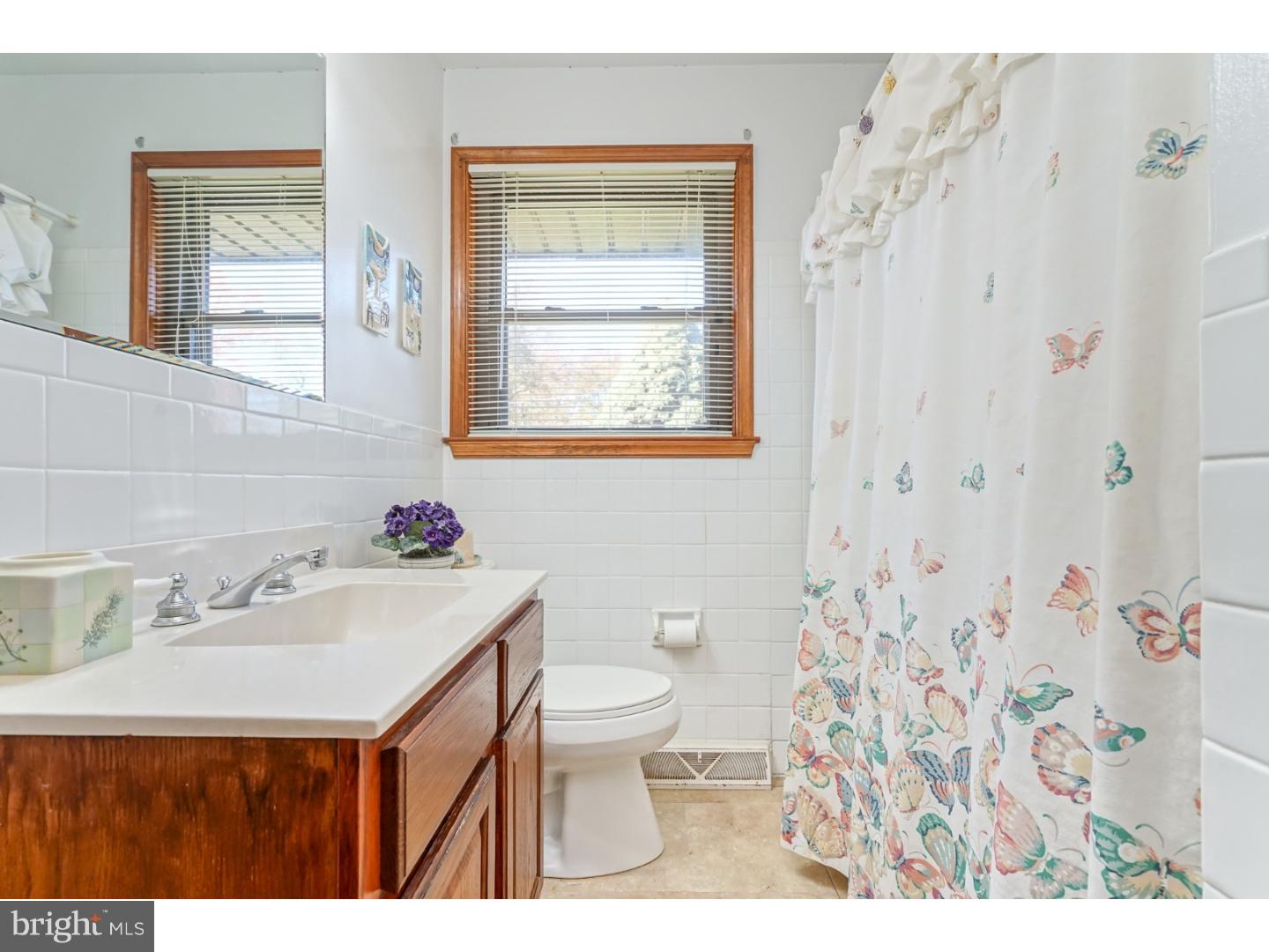 31 Laurel Road Clementon, NJ 08021 - Photo 20 of 25 Bathroom