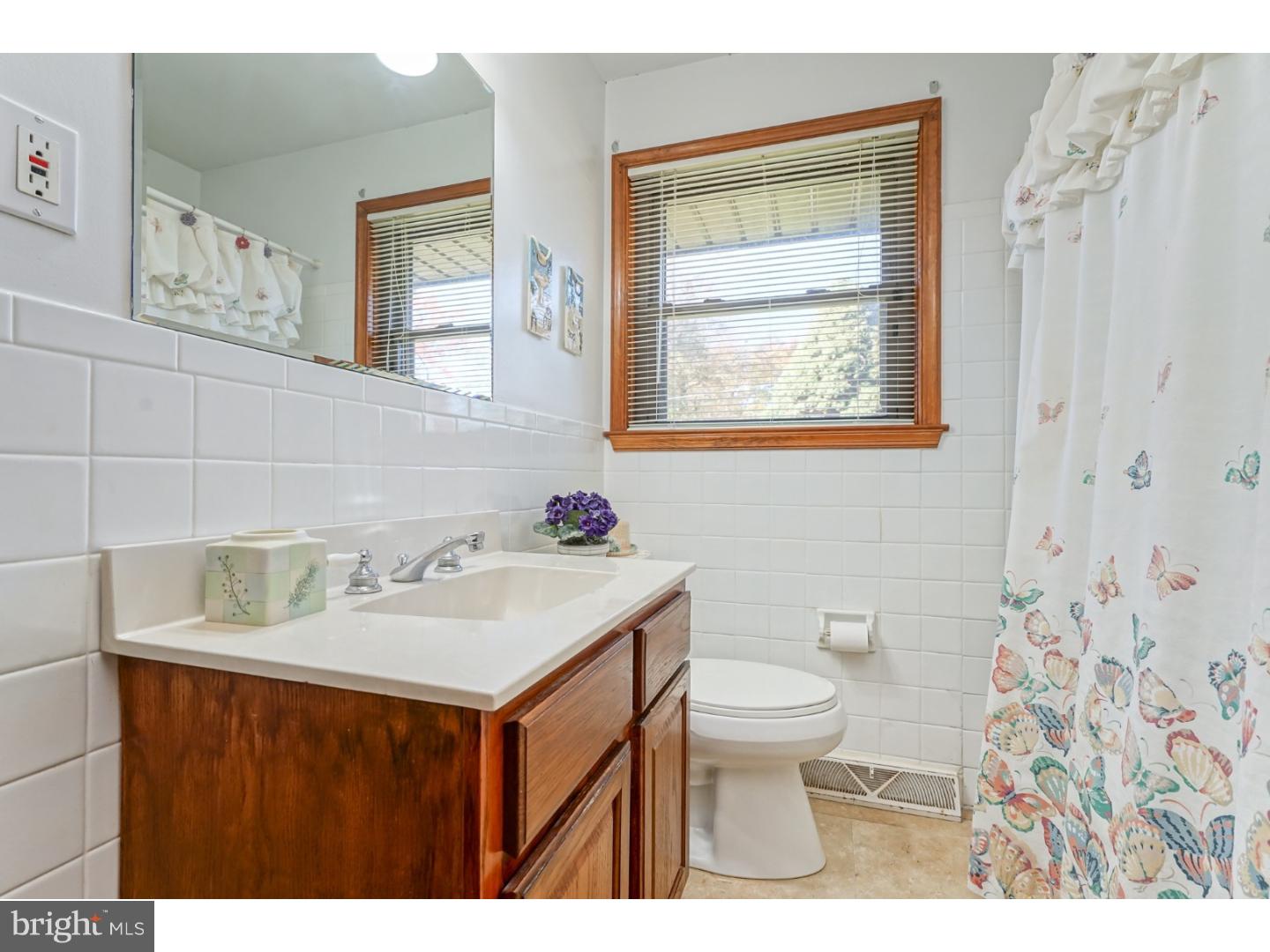 31 Laurel Road Clementon, NJ 08021 - Photo 21 of 25 Bathroom