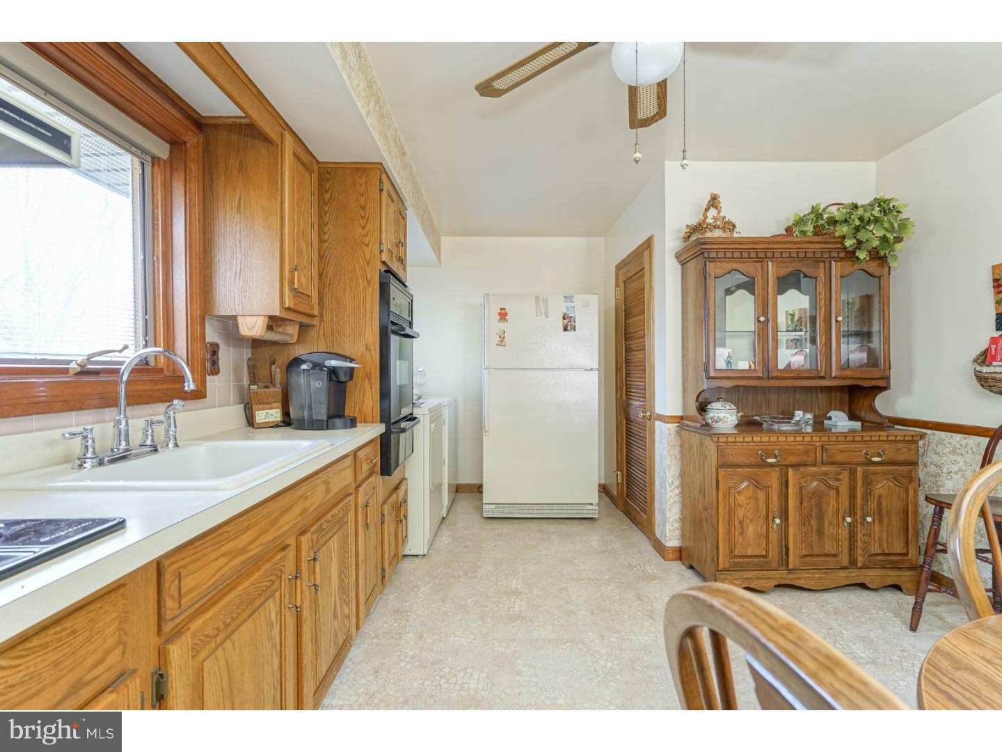 31 Laurel Road Clementon, NJ 08021 - Photo 9 of 25 Kitchen