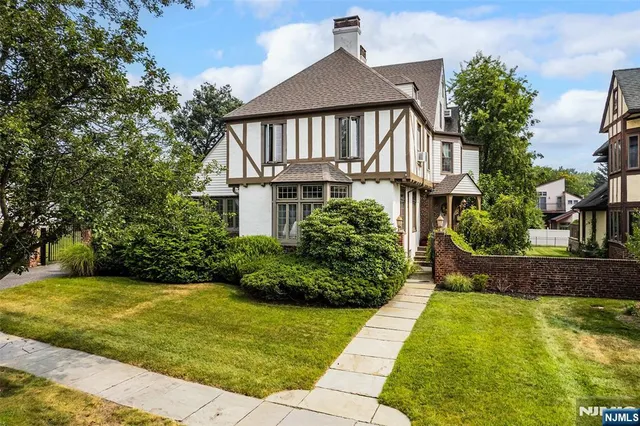 $1,250,000 | 290 Clinton Place, Hackensack, NJ 07601