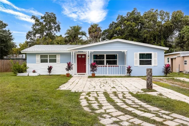 $299,750 | 225 Avacado Court, Fort Myers, FL 33905