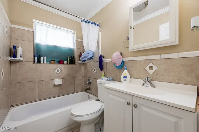 $299,750 | 225 Avacado Court, Fort Myers, FL 33905